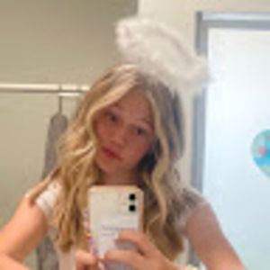 Meet your Posher, Stella